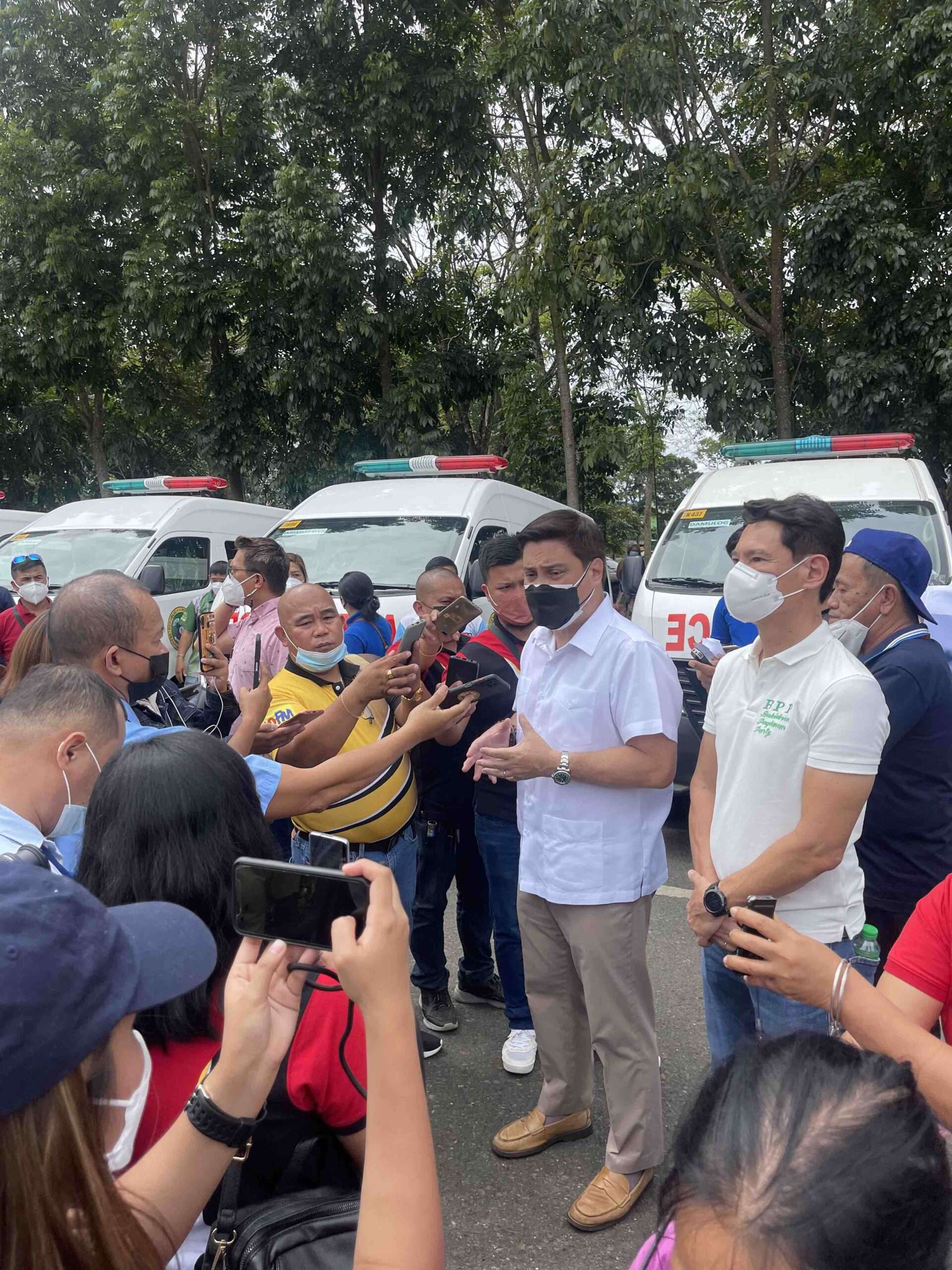 Senator Migz Zubiri turns over 20 ambulances for Bukidnon towns (video inside)